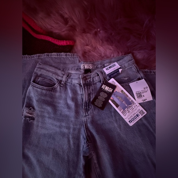 NWT Rewash light denim non Distressed Jeans - size 5 - Picture 2 of 5